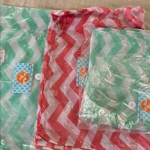 Chevron Patterned Scarves Set in Red and Green
